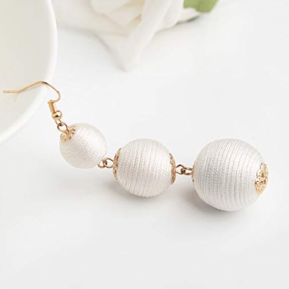 Dangle white ball statement earring - Picture 1 of 4